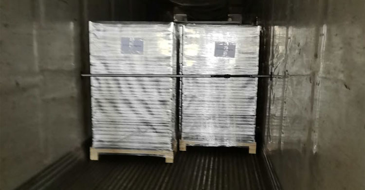 Loading a refrigerated truck from China to Iran