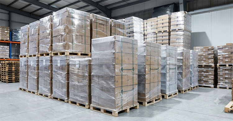 Unloading refrigerated cargo in the customs cold warehouse